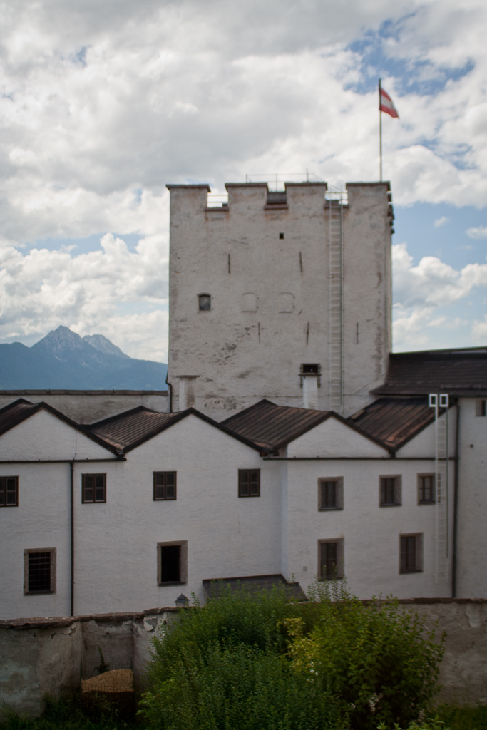 Forteresse Hohensalzburg - Vision d'une partie de la forteresse depuis l'une des fenêtres de la salle des armes.