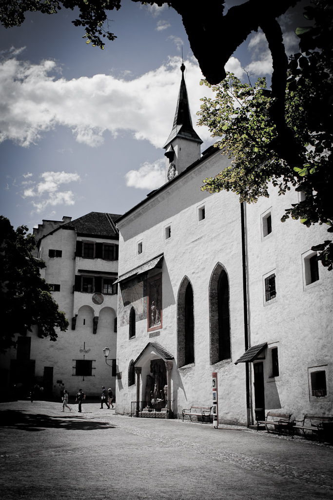 Forteresse Hohensalzburg - La cour intérieure - Côté église.