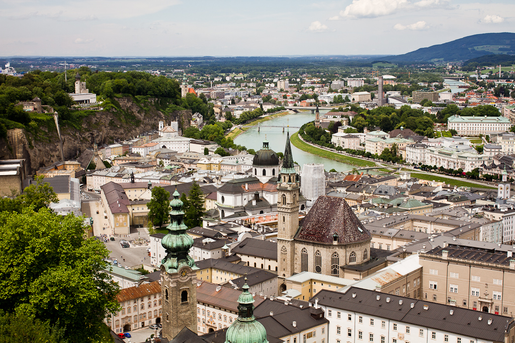 Salzbourg - premier aperçu de la ville en descendant du funiculaire.