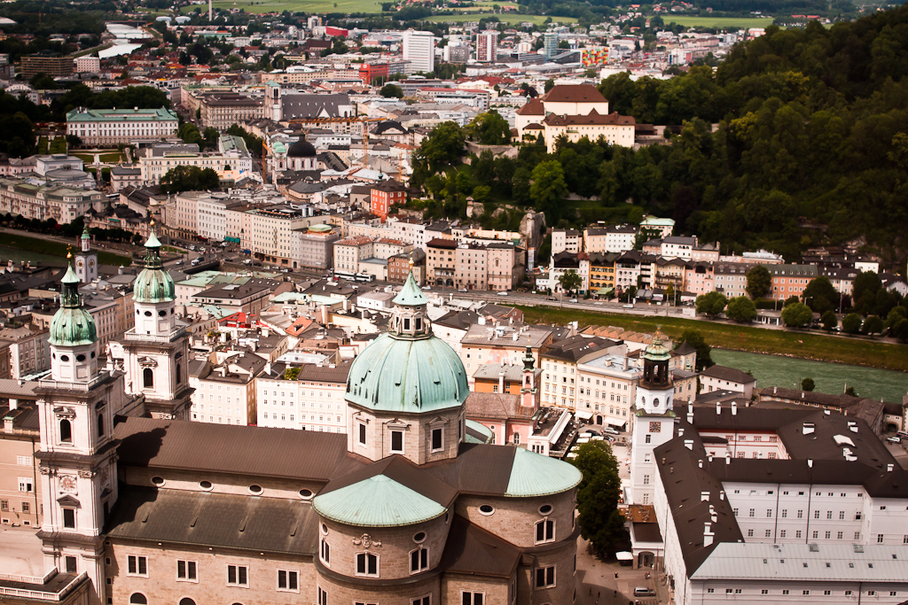 Salzbourg - Vue plongeante sur la ville depuis une des fenêtre de la forteresse.