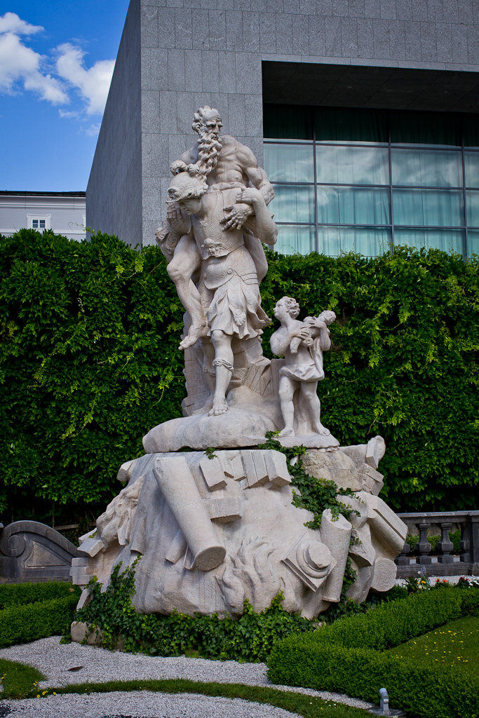 Salzbourg - mirabell park - statue.